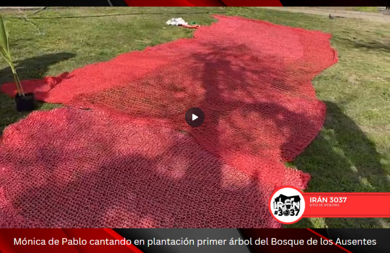 Mónica-de-Pablo-cantando-en-plantación-primer-árbol-del-Bosque-de-los-ausentes-848-×-550-px